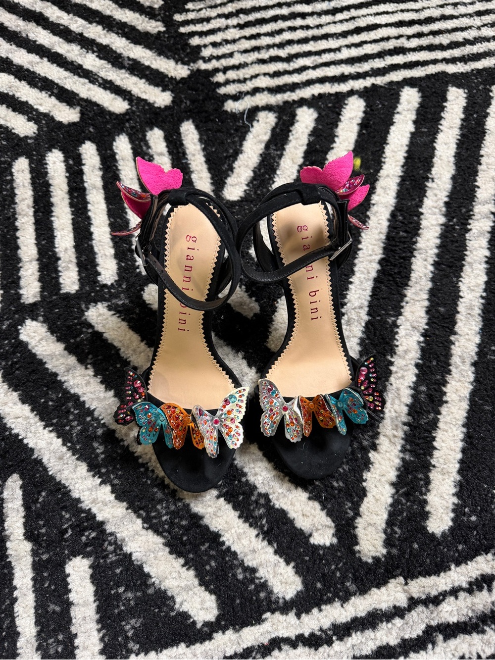 Black Butterfly Heel - Picture 5 of 10